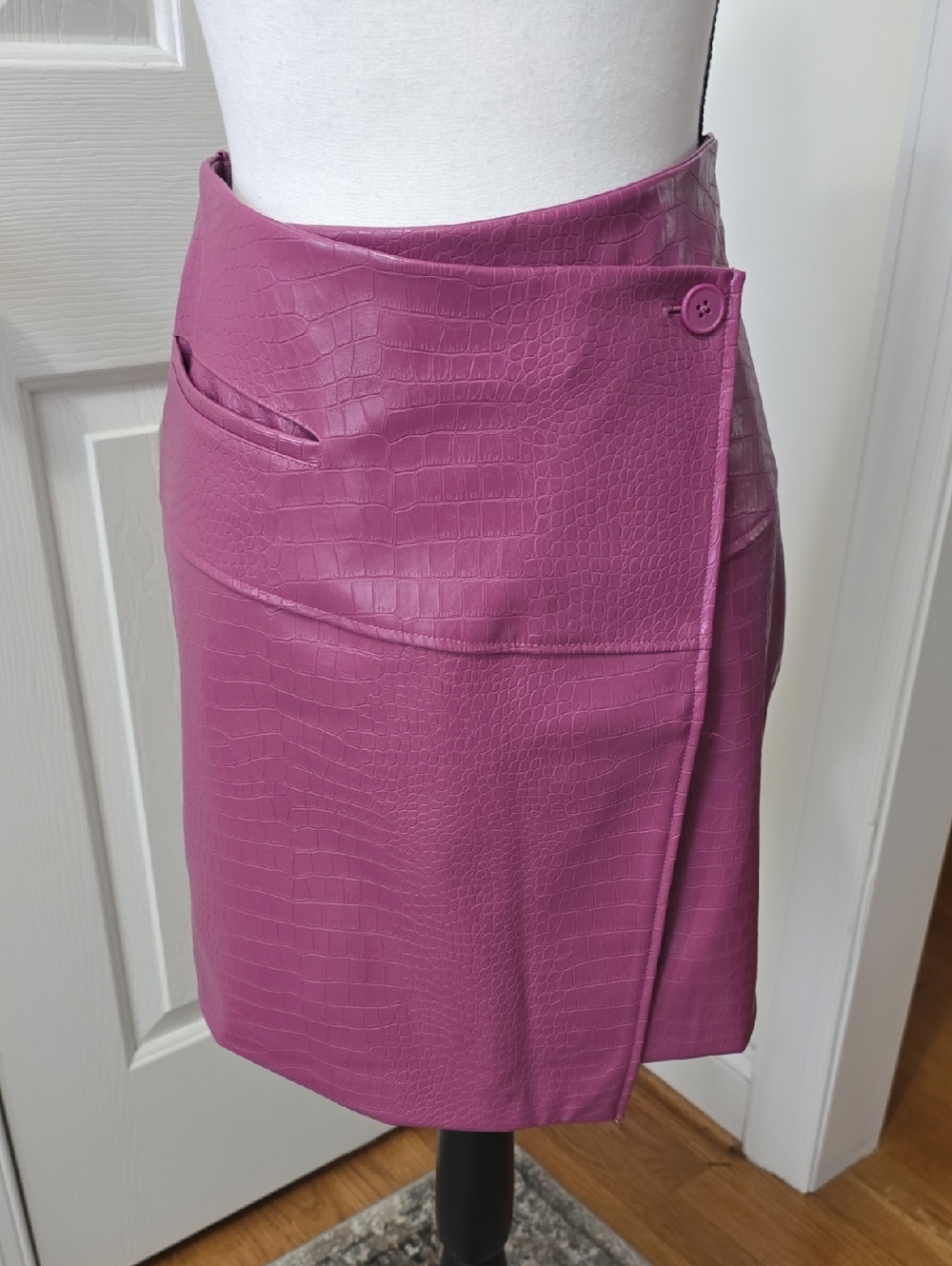WORTHINGTON BRAND WOMEN'S PLUS PLUM FAUX LEATHER SHORT FAUX WRAP SKIRT SIZE 14
